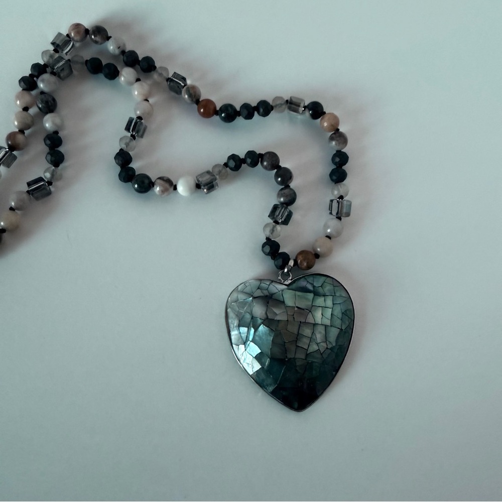 Abalone shell heart pendant beaded long necklace reversible - Picture 6 of 8